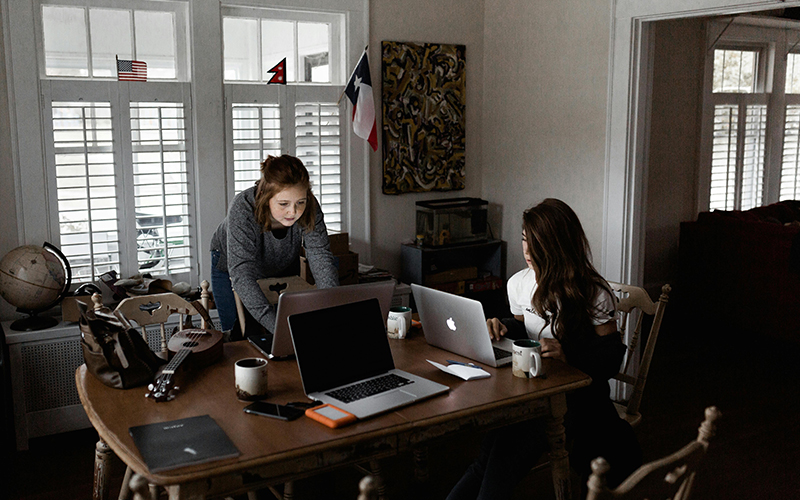 Freelance İş Fikirleri: Evden Para Kazanma Yöntemleri